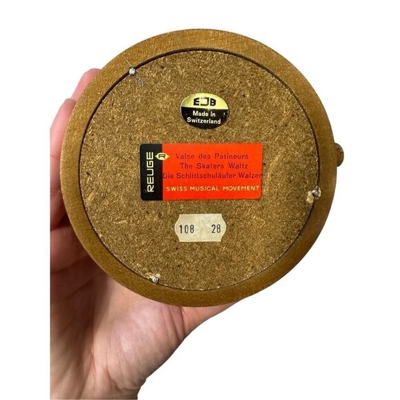 Vintage Swiss Chalet Reuge Skaters Waltz Alpine Horn Player Rotating Music Box - Picture 6 of 7